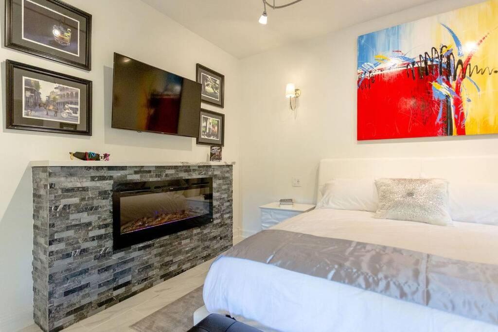 Private Luxury Suite With Hot Tub Downtown ユリーカ・スプリングス エクステリア 写真