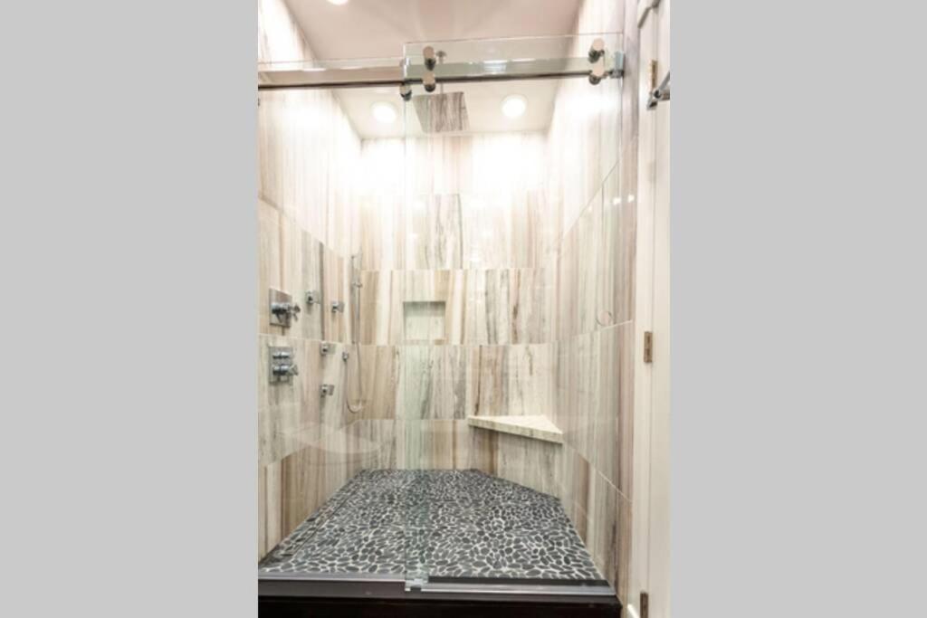Private Luxury Suite With Hot Tub Downtown ユリーカ・スプリングス エクステリア 写真
